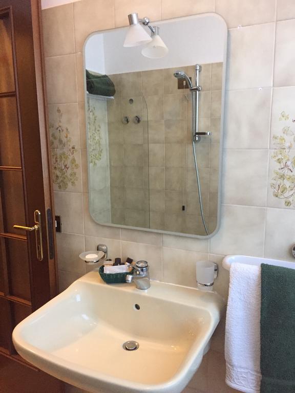 Mary Rose Apartments Oliveto Lario Bagian luar foto